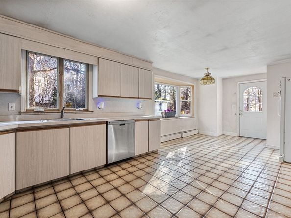 16 Albemarle Rd, Norwood MA 02062