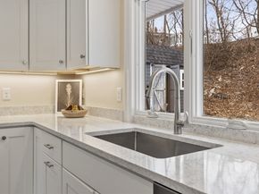 4 Richard Rd, Hudson MA 01749