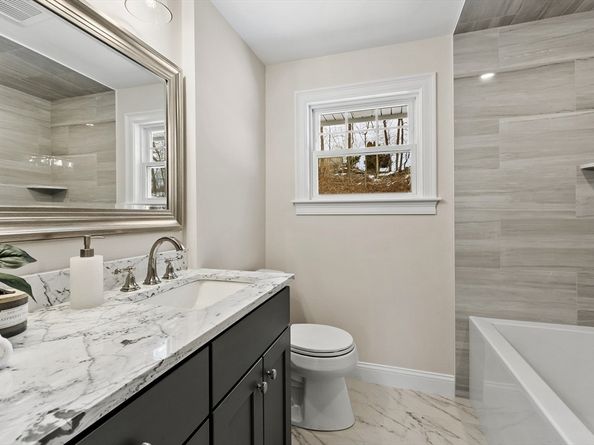 4 Richard Rd, Hudson MA 01749