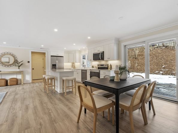 4 Richard Rd, Hudson MA 01749