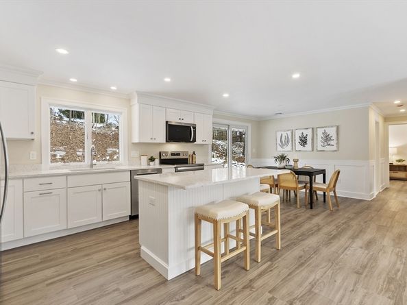 4 Richard Rd, Hudson MA 01749