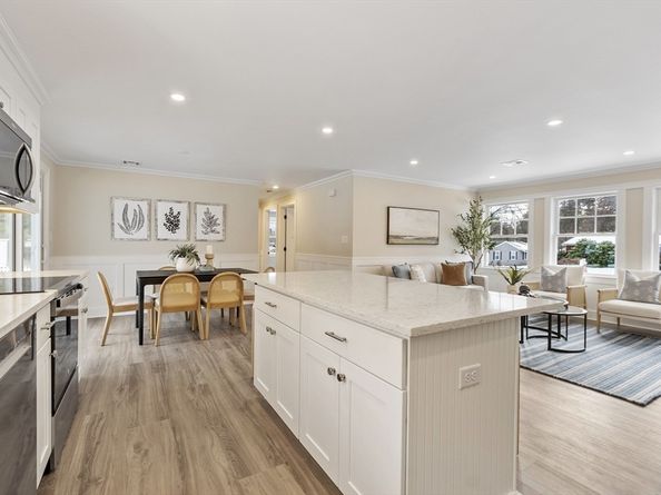 4 Richard Rd, Hudson MA 01749