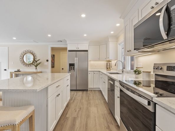 4 Richard Rd, Hudson MA 01749