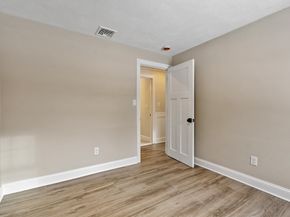 4 Richard Rd, Hudson MA 01749