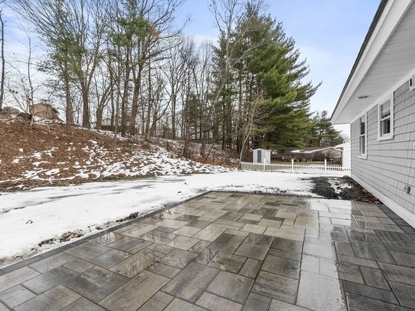 4 Richard Rd, Hudson MA 01749