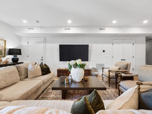 258-260 W 3rd St 1, Boston MA 02127