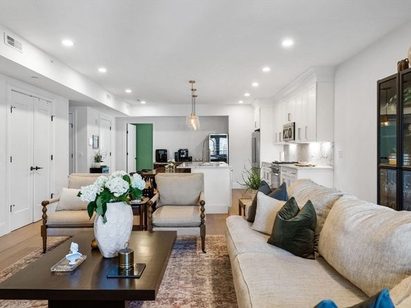 258-260 W 3rd St 1, Boston MA 02127