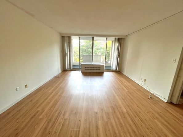 33 Pond Ave 422, Brookline MA 02445