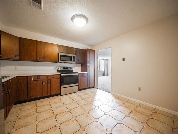 1002 Paradise Rd PHE, Swampscott MA 01907