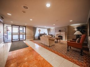 1002 Paradise Rd PHE, Swampscott MA 01907