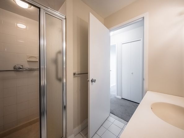 1002 Paradise Rd PHE, Swampscott MA 01907