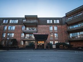 1002 Paradise Rd PHE, Swampscott MA 01907