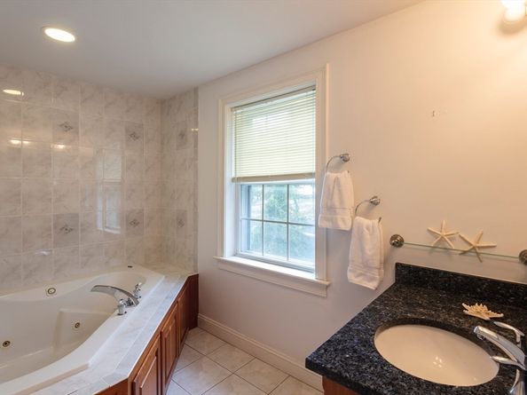 1077 Boylston St, Newton MA 02461