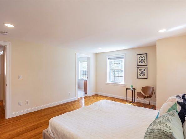 1077 Boylston St, Newton MA 02461