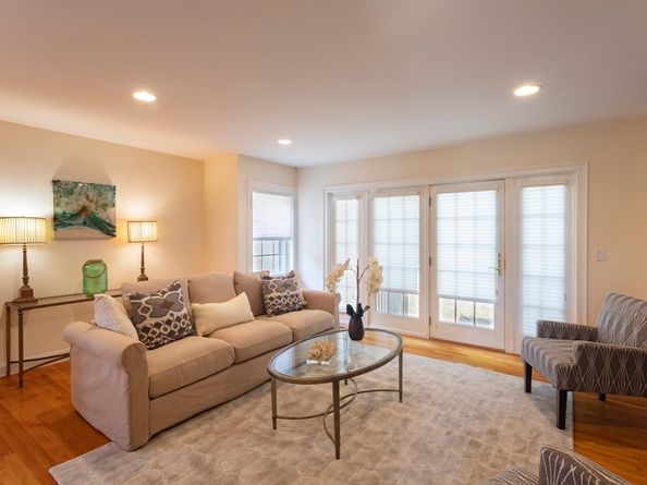 1077 Boylston St, Newton MA 02461