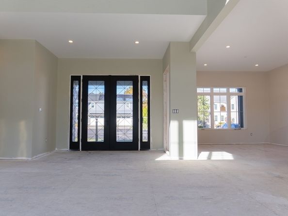 4 Oneil Way, Saugus MA 01906