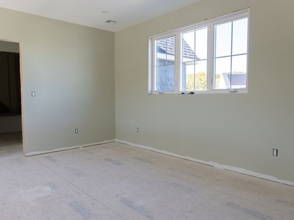 4 Oneil Way, Saugus MA 01906