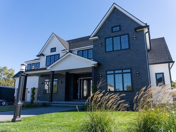 4 Oneil Way, Saugus MA 01906