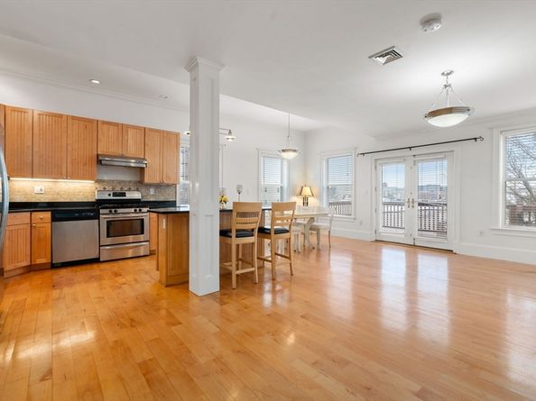 714 E 4th St 3, Boston MA 02127