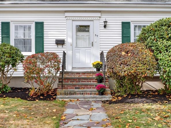 39 Harwich Rd, Brockton MA 02301