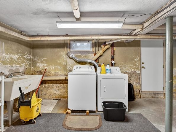 39 Harwich Rd, Brockton MA 02301