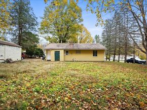 2 Sunset Ln, Spencer MA 01562