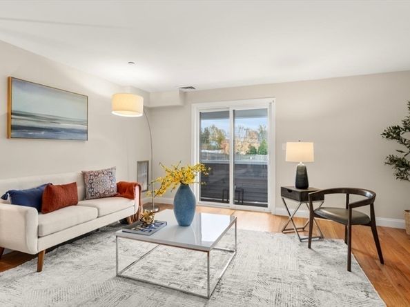 1214 Vfw Pkwy 30, Boston MA 02132