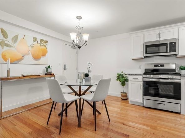 1214 Vfw Pkwy 30, Boston MA 02132