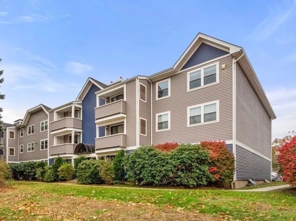 1214 Vfw Pkwy 30, Boston MA 02132