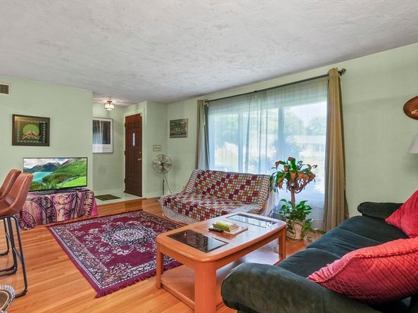 35 Snake Brook Road, Wayland MA 01778