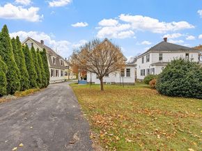 27 Haynes Ct, Leominster MA 01453