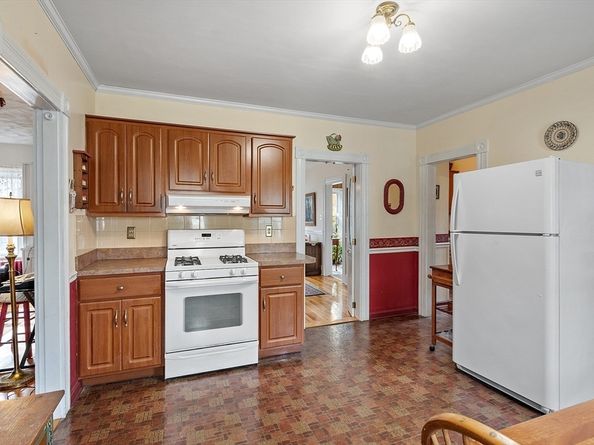 27 Haynes Ct, Leominster MA 01453