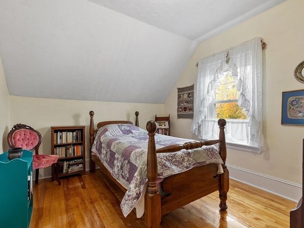 27 Haynes Ct, Leominster MA 01453