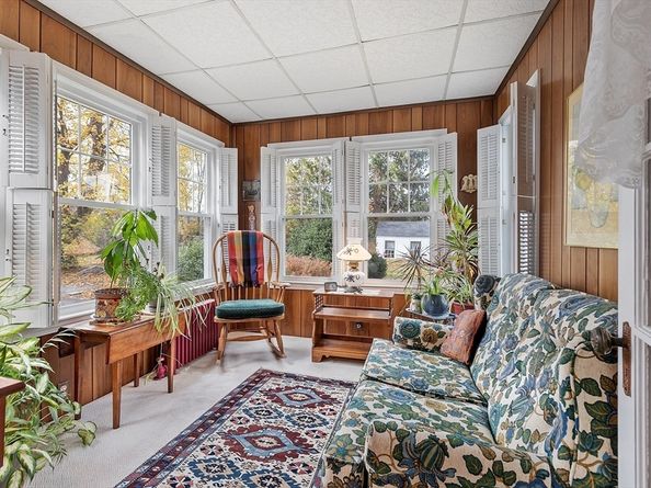 27 Haynes Ct, Leominster MA 01453