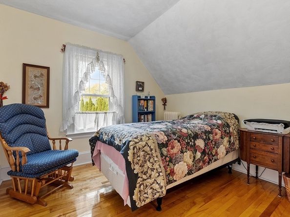 27 Haynes Ct, Leominster MA 01453