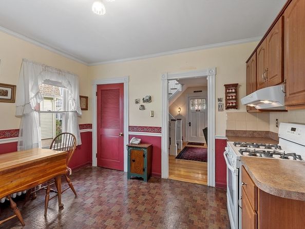 27 Haynes Ct, Leominster MA 01453