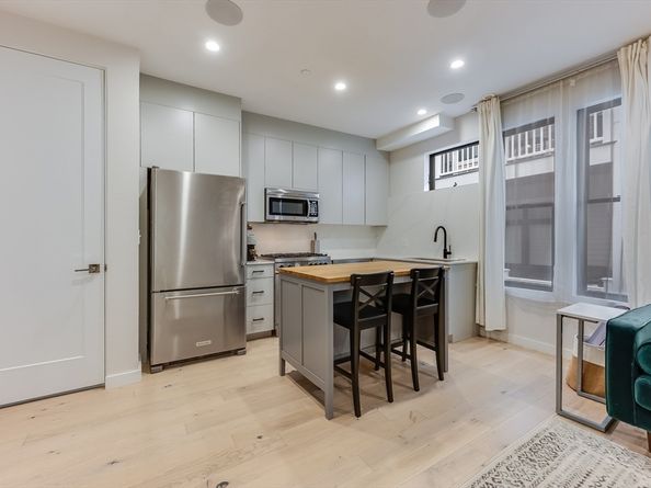 340 W 2nd St 5, Boston MA 02127