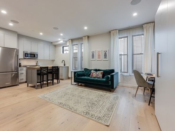 340 W 2nd St 5, Boston MA 02127