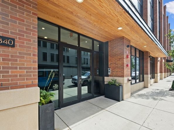 340 W 2nd St 5, Boston MA 02127