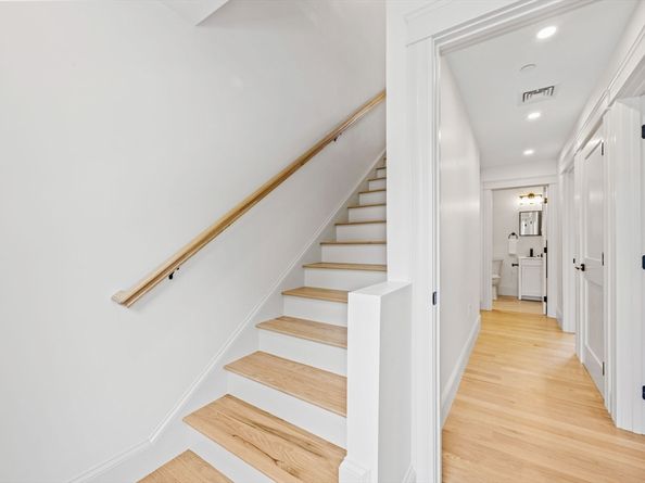 9 Swan St 2, Beverly MA 01915