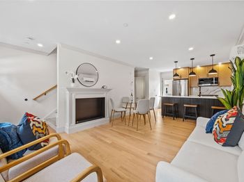9 Swan St
