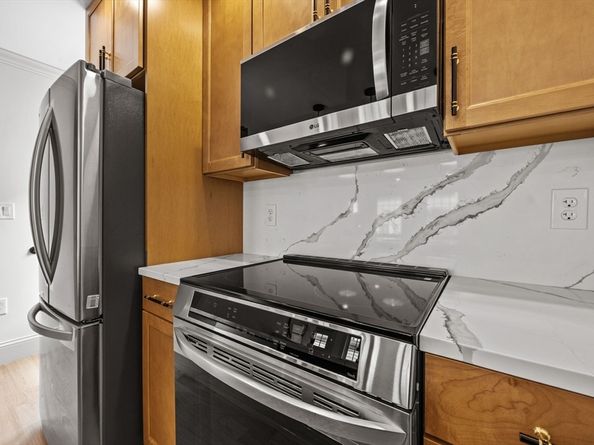 9 Swan St 2, Beverly MA 01915
