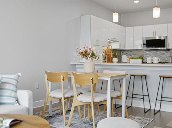 18 Cliveden St 201W, Quincy MA 02169