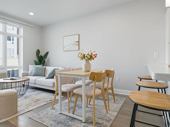 18 Cliveden St 201W, Quincy MA 02169