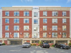 18 Cliveden St 201W, Quincy MA 02169