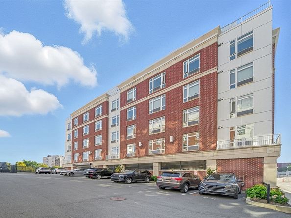 18 Cliveden St 201W, Quincy MA 02169