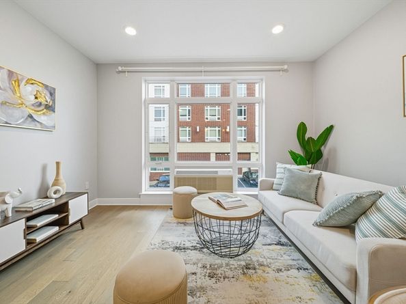 18 Cliveden St 201W, Quincy MA 02169