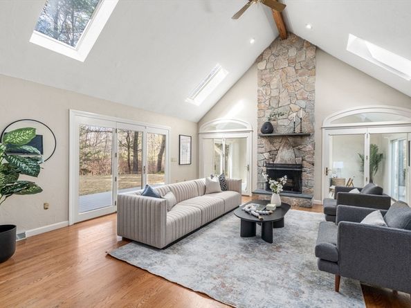54 Phillips Rd, Sudbury MA 01776
