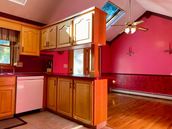 6 E Division St, Holbrook MA 02343