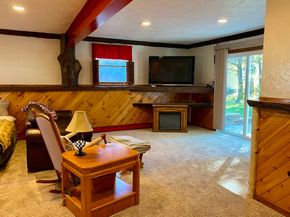 6 E Division St, Holbrook MA 02343